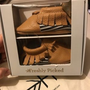 Freshly Picked Moccasins size 3 baby discontinued